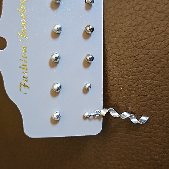 3/$20 Vintage Matching and Single Silvertone Ball and Spiral Post Earrings - Picture 2 of 3